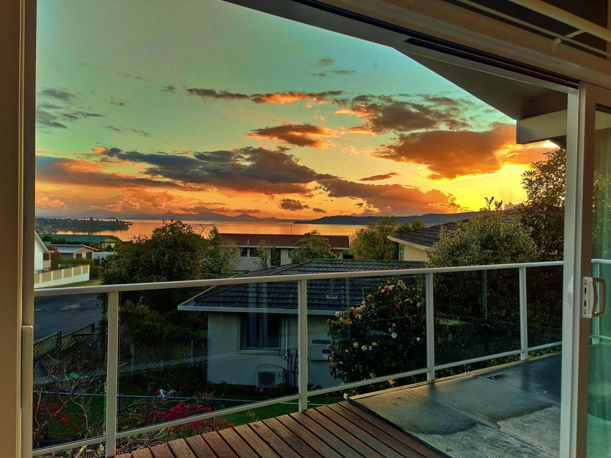 אגם טאופו Delight In Birch-Lake View Holiday Home מראה חיצוני תמונה