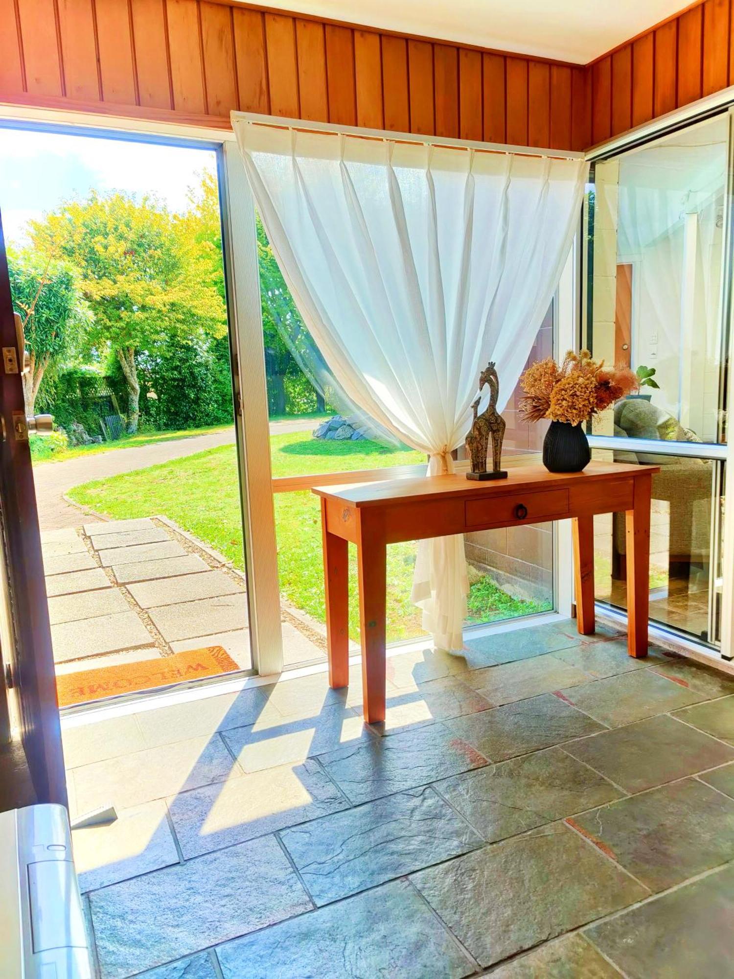 אגם טאופו Delight In Birch-Lake View Holiday Home מראה חיצוני תמונה